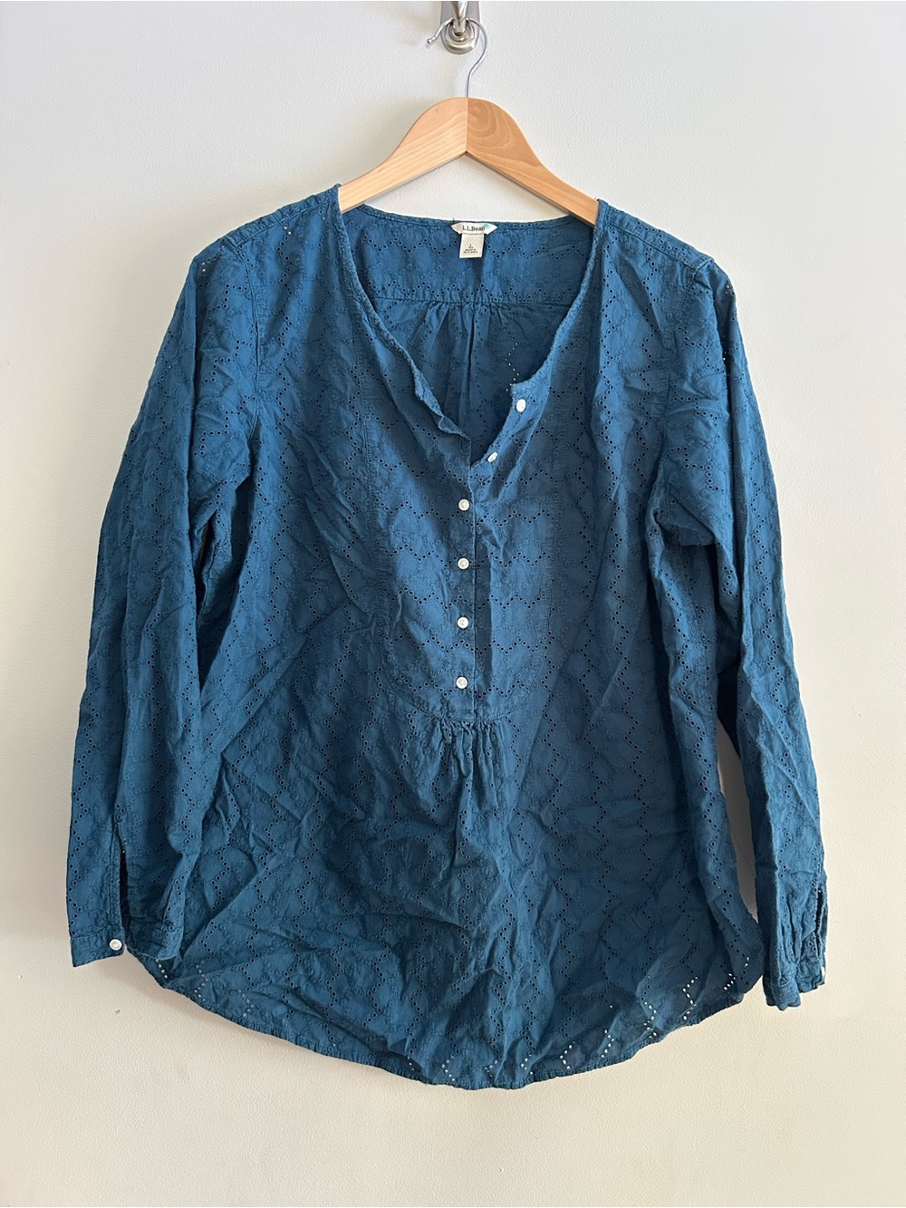Women's L.L. Bean Blue Eyelet Button-Front Long-Sleeve Top